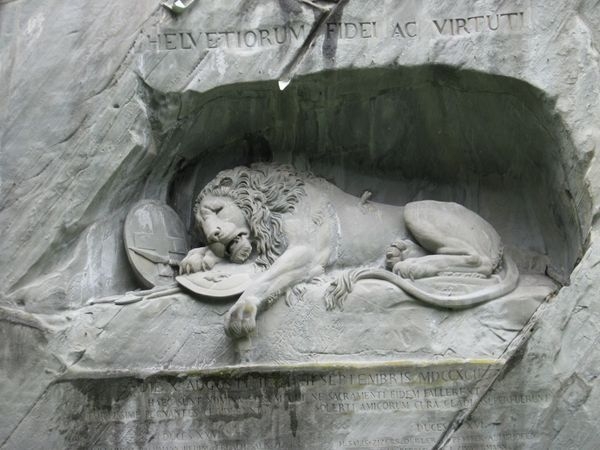 L'émouvant monument aux Suisses, à Lucerne