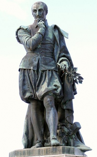 Olivier_de_Serres statue Villeneuve_de_Berg.jpg