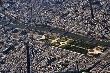 380px-Louvre_Paris_from_top.jpg