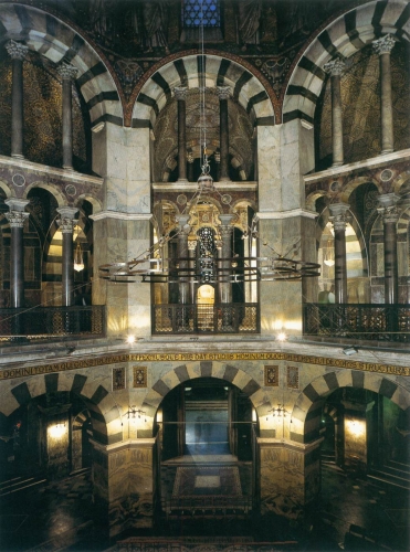 4 décembre,traites de westphalie,charlemagne,pépin le bref,francs,musée du louvre,capétiens,charles quint,carolingiens,napoléon,richet,aix la chapelle